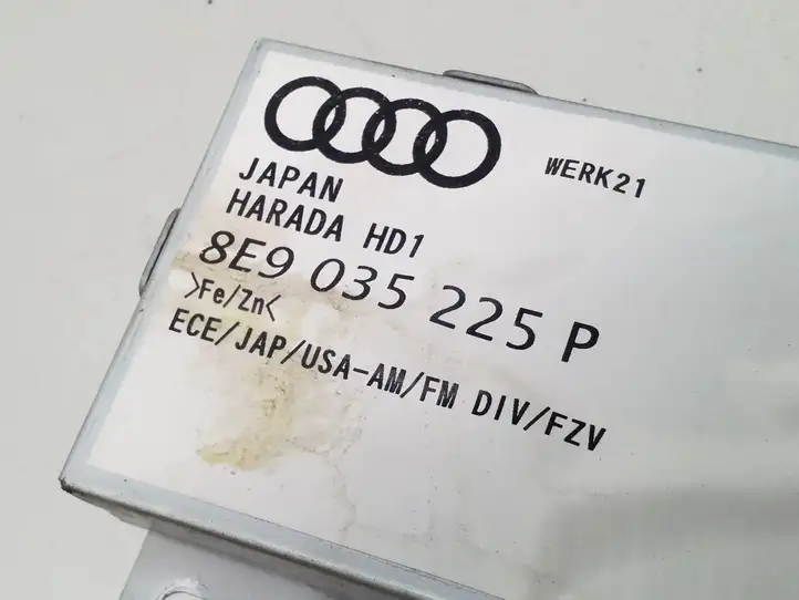 Audi A4 S4 B7 8E 8H (2004 - 2009) 8E0035225P Усилитель антенны — фото 2