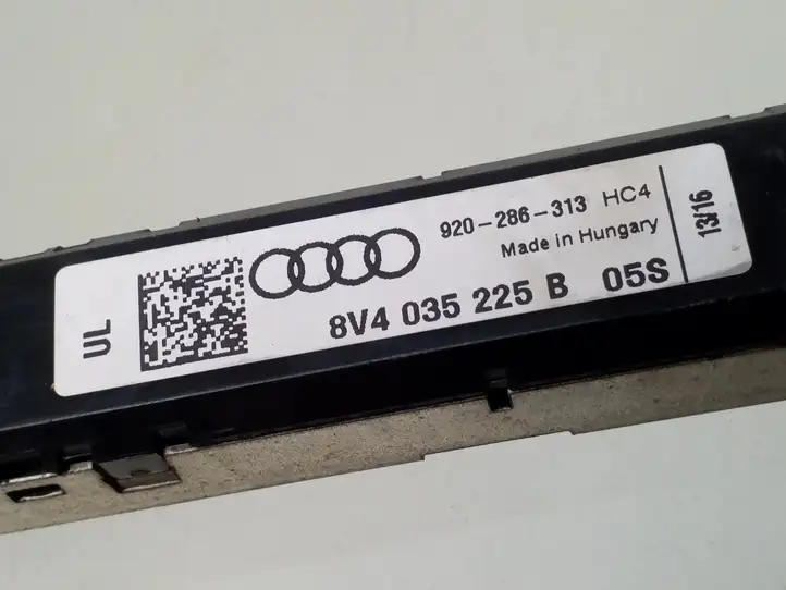 Audi A3/S3 8V (2012 - 2016) 8V4035225B Усилитель антенны — фото 3