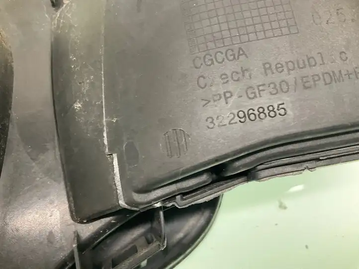 Volvo XC40 (2017 - ) 32296885 Крышка зарядного разъема — фото 3
