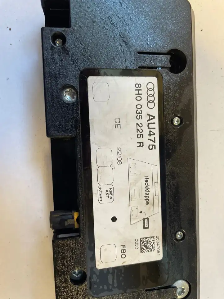 Audi A4 S4 B8 8K (2007 - 2011) 8H0035225R Усилитель антенны — фото 2