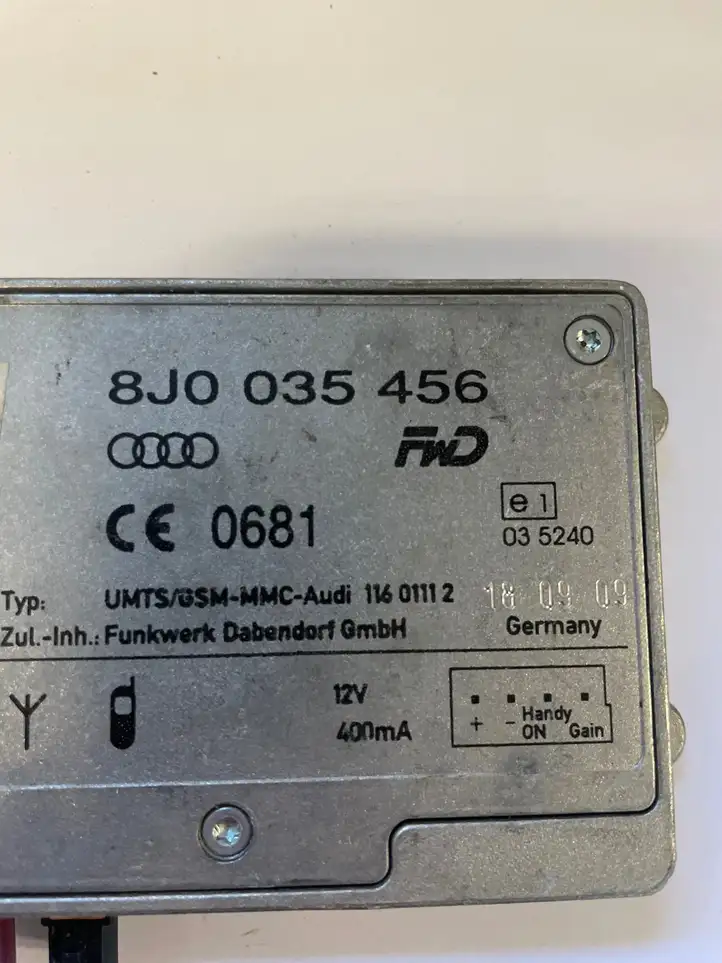 Audi A3/S3 8P (2008 - 2013) 8J0035456 Усилитель антенны — фото 2
