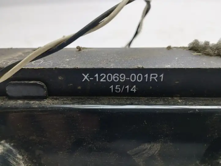 Tesla Model S (2012 - 2016) X12069001R1 Антенна системы Keyless — фото 2