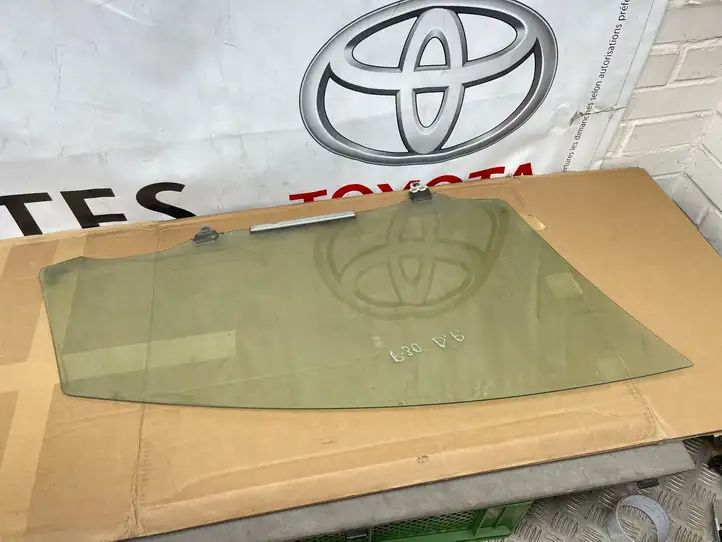 Toyota Prius (XW30) (2009 - 2015) Стекло передней двери — фото 4