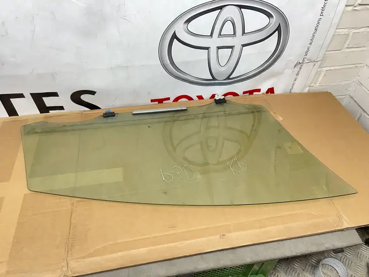 Toyota Prius (XW30) (2009 - 2015) Стекло передней двери — фото 3