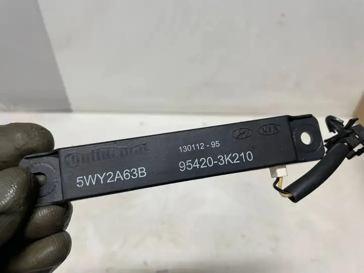 Hyundai i20 (PB PBT) (2012 - 2014) 954203K210 Усилитель антенны — фото 1