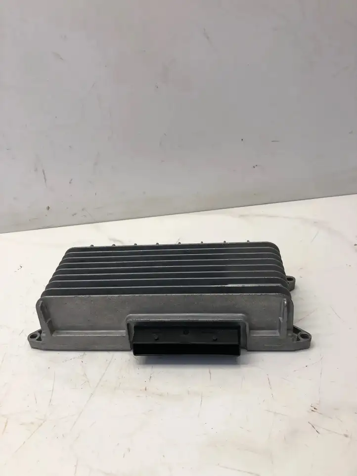 Audi A4 S4 B8 8K (2007 - 2011) 8T0035223J Усилитель звука — фото 1