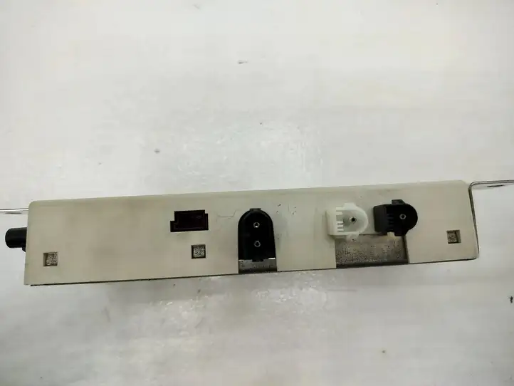 BMW 3 E46 (1998 - 2005) 65206912818 Усилитель антенны — фото 2