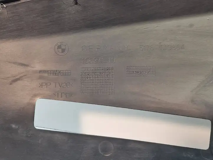 BMW 5 F10 F11 (2009 - 2016)  7019804 Другая деталь отсека двигателя