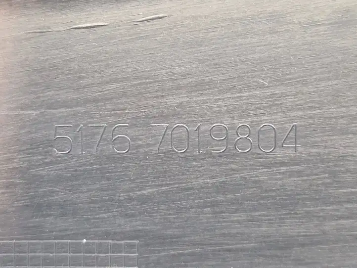 BMW 5 F10 F11 (2009 - 2016)  7019804 Другая деталь отсека двигателя