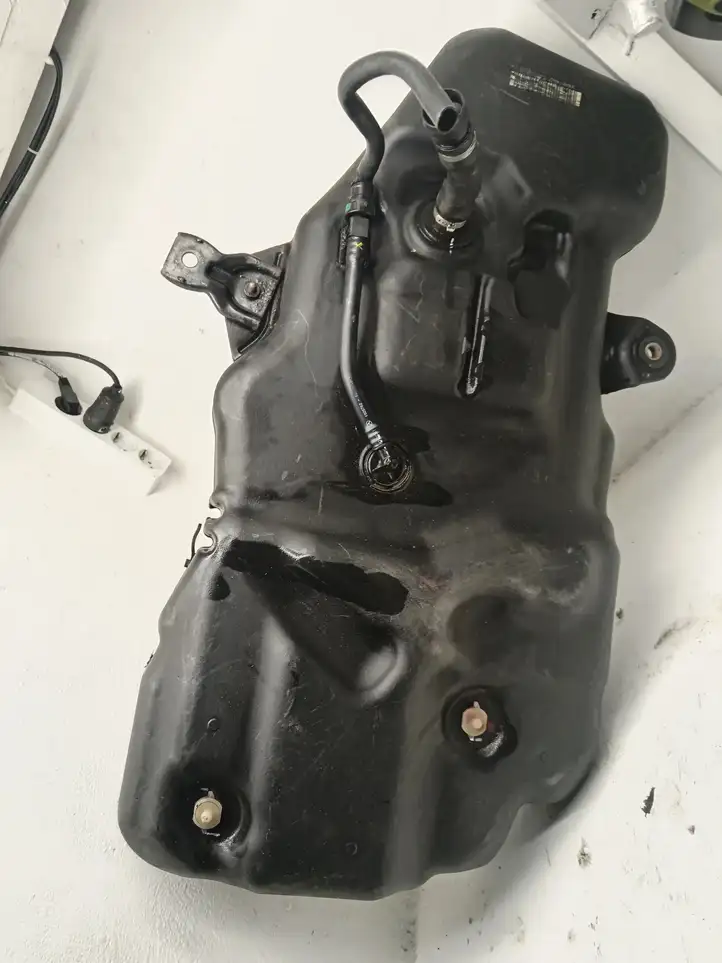 Mercedes-Benz GLE W166/C292 (2015 - 2019)  A1664704401 Жидкостный резервуар AdBlue