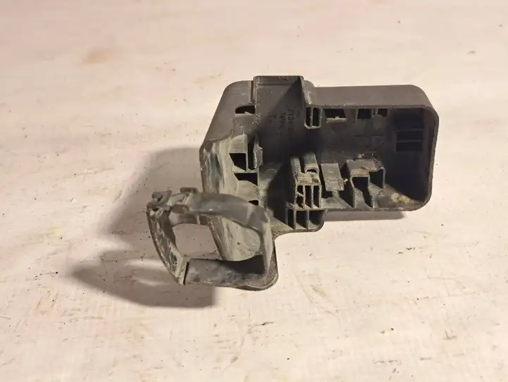 Toyota Corolla Verso AR10 (2004 - 2009) 7134340230 Крышка ящика аккумулятора — фото 3