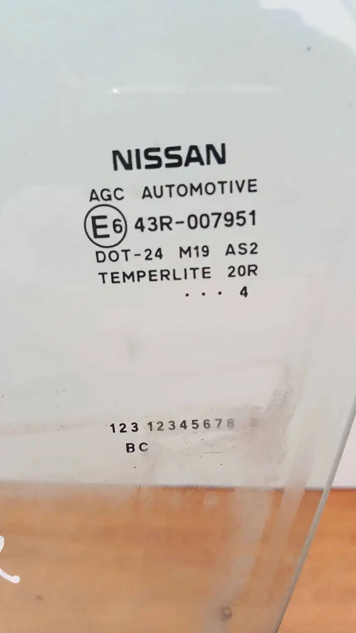 Nissan Juke I F15 (2010 - 2018) Стекло передней двери — фото 2