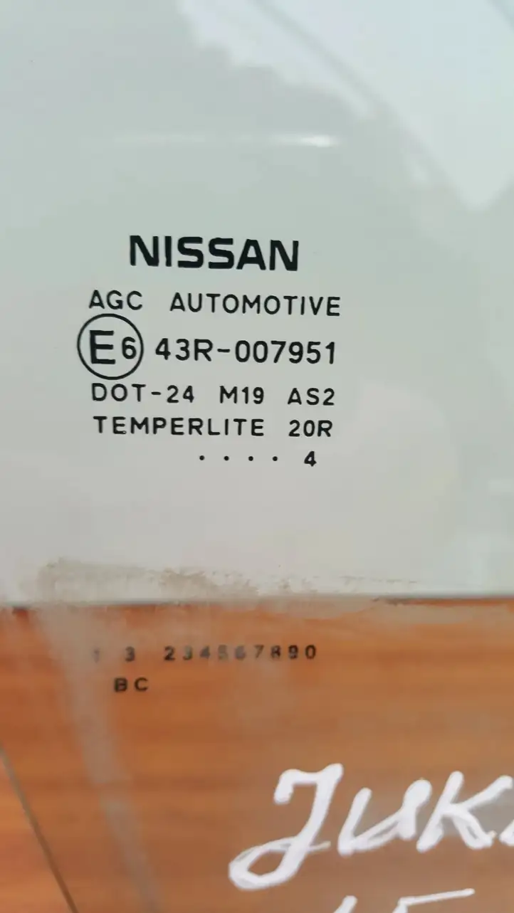 Nissan Juke I F15 (2010 - 2018) 43R007951 Стекло передней двери — фото 2
