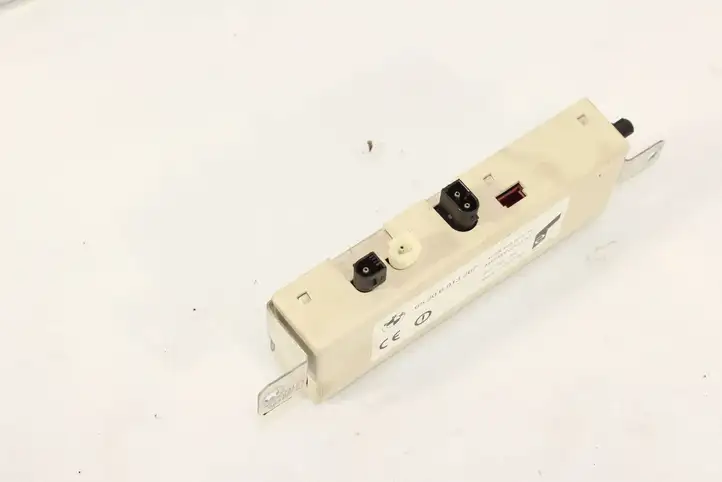 BMW 3 E46 (1998 - 2005) 65206913267 Усилитель антенны — фото 3