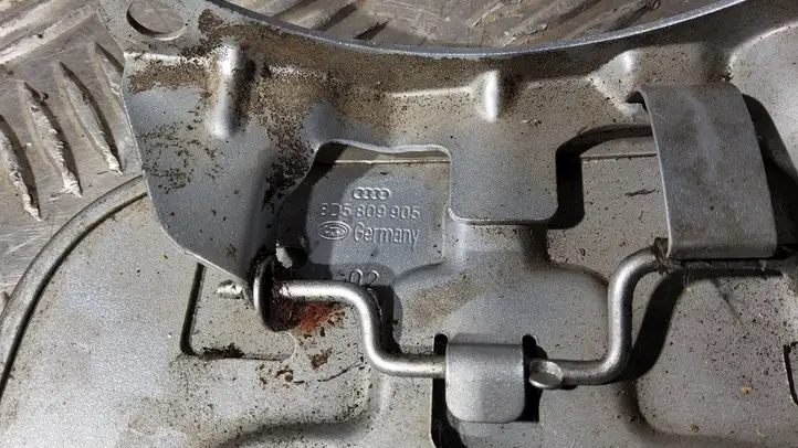 Audi A4 S4 B5 8D (1999 - 2001) 8D5809905 Крышка топливного бака — фото 3