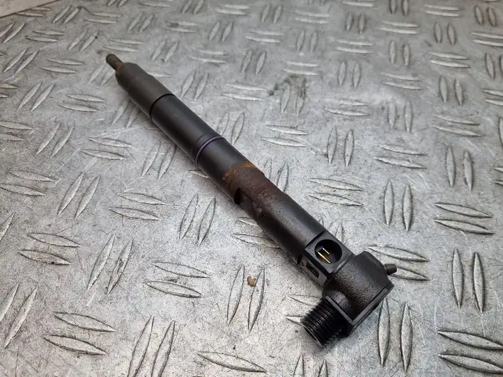 Kia Venga (2010 - 2014) 28235143 Форсунка — фото 1