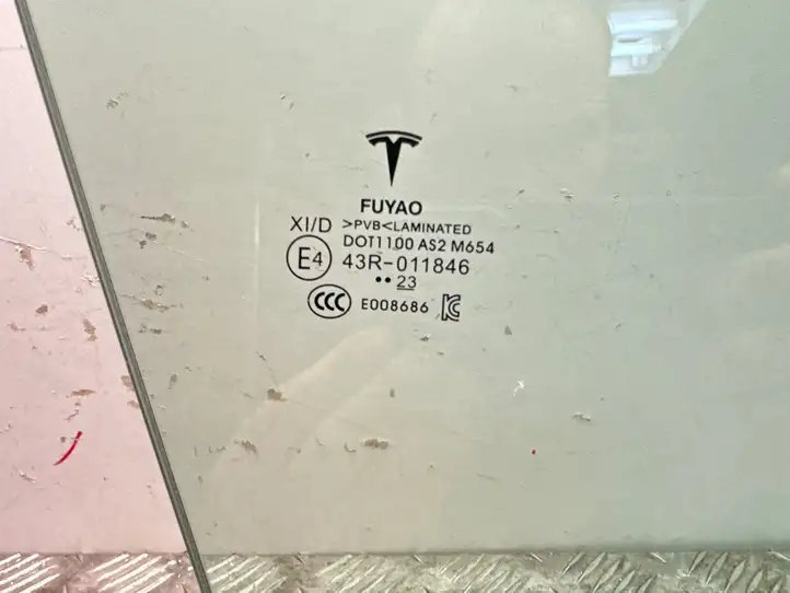 Tesla Model Y (2019 - 2024) 43R011846 Стекло передней двери — фото 3