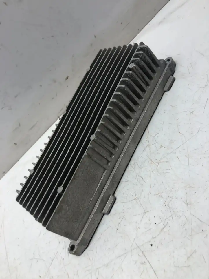 Audi A5 (2007 - 2011)  8R0035223F Звукоусилитель