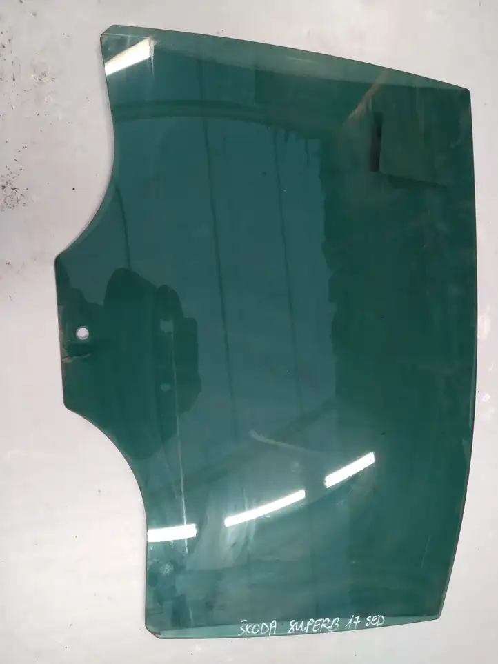 Skoda Superb B8 (3V) (2015 - 2023)   Основное стекло задних дверей