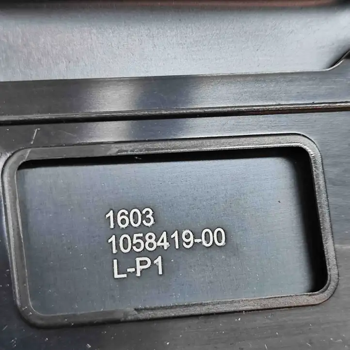 Tesla Model X (2015 - 2021) 105841900L Прочие детали салона — фото 8
