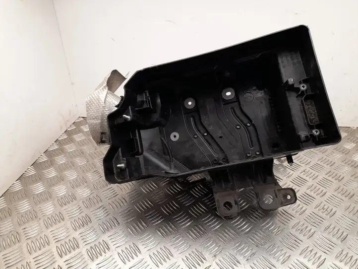 Nissan Juke II F16 (2019 - ) 648945022R Площадка аккумулятора — фото 1