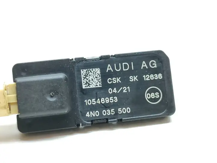 Audi A4 S4 B9 8W (2019 - ) 4N0035500 Усилитель антенны — фото 3