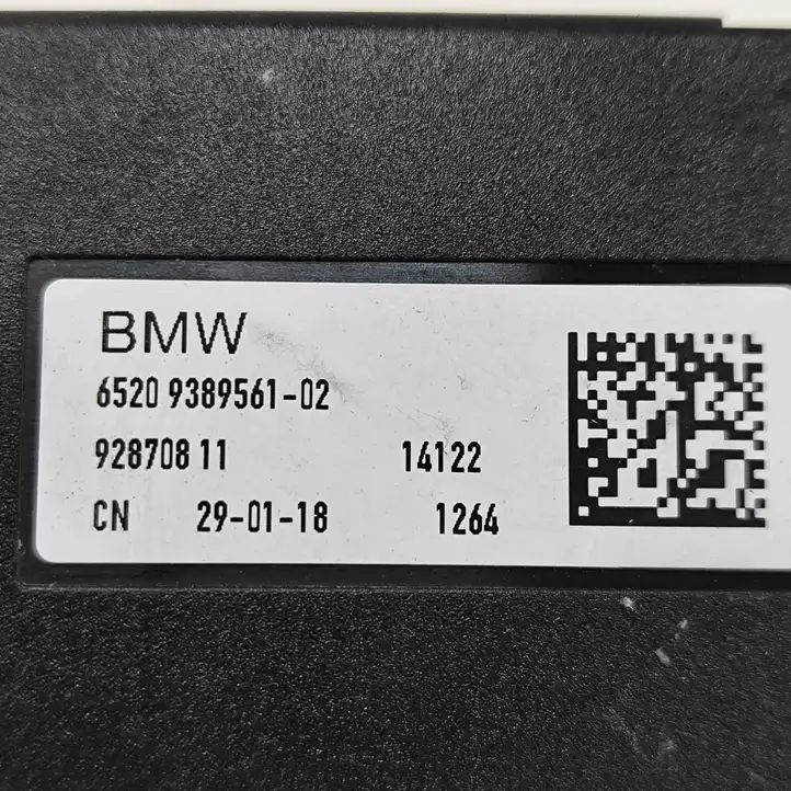 BMW 5 G30 G31 (2016 - ) 9389561 Усилитель антенны — фото 5