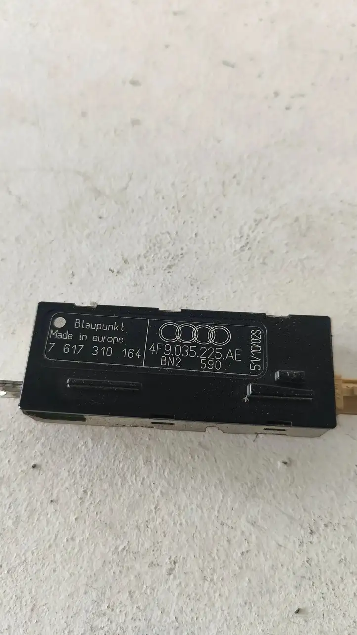 Audi A6 S6 C6 4F (2004 - 2008) 4F9035225AE Усилитель антенны — фото 6