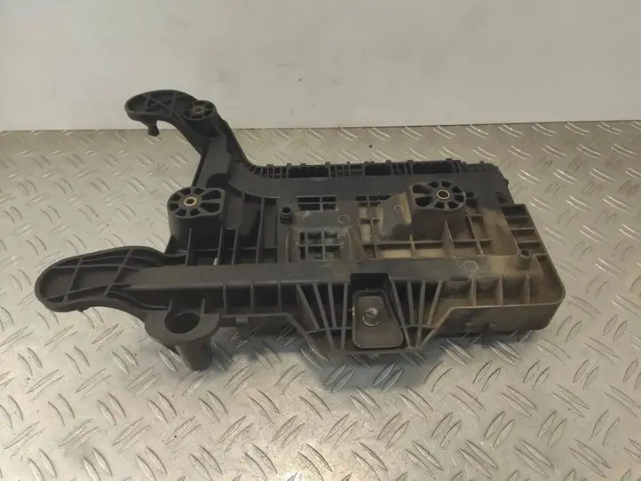 Volkswagen Tiguan (2007 - 2011) 1K0915333 Площадка аккумулятора — фото 2
