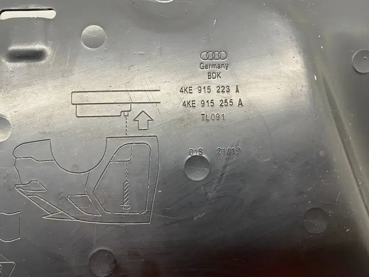 Audi e-tron (2018 - ) 4ke915223 Прочие детали днища — фото 4