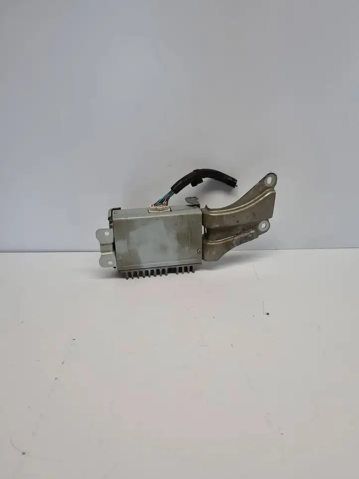 Toyota Avensis T270 (2015 - 2018)  8628005010 Звукоусилитель