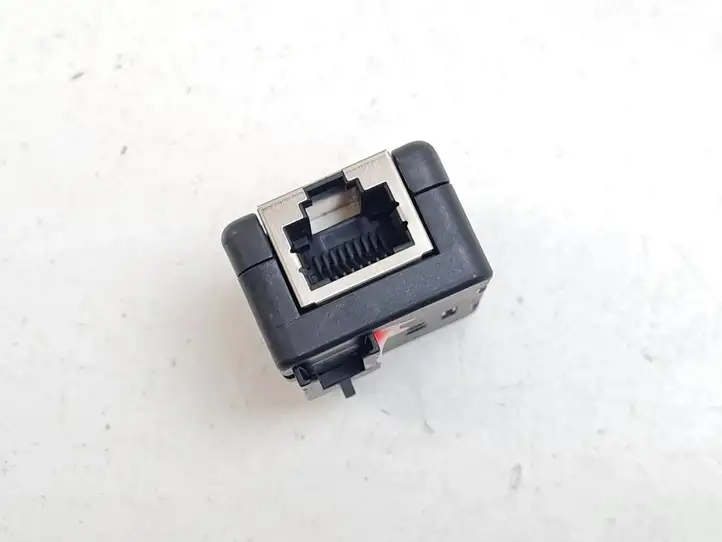 Tesla Model S (2021 - )  168190400A Разъем AUX