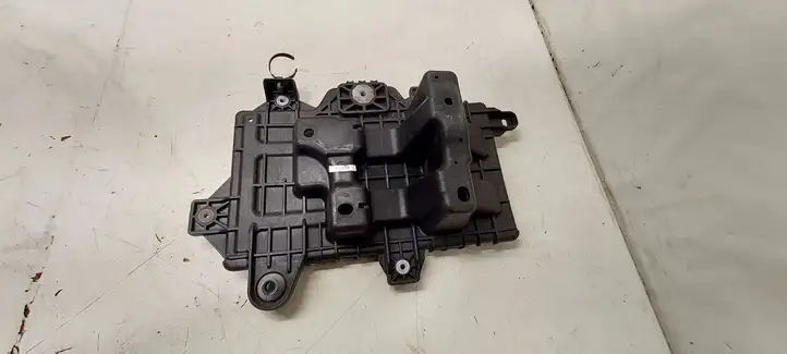Kia Sportage (2016 - 2018) 37150F1500 Площадка аккумулятора — фото 2