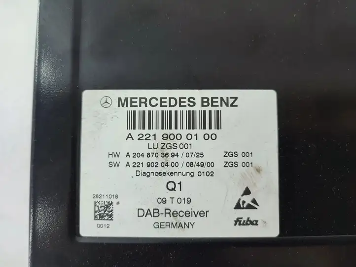 Mercedes-Benz E W212 (2009 - 2016) A2219000100 Усилитель антенны — фото 3