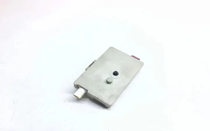 BMW 3 E92 E93 (2005 - 2014) 6968650 Усилитель антенны — фото 3