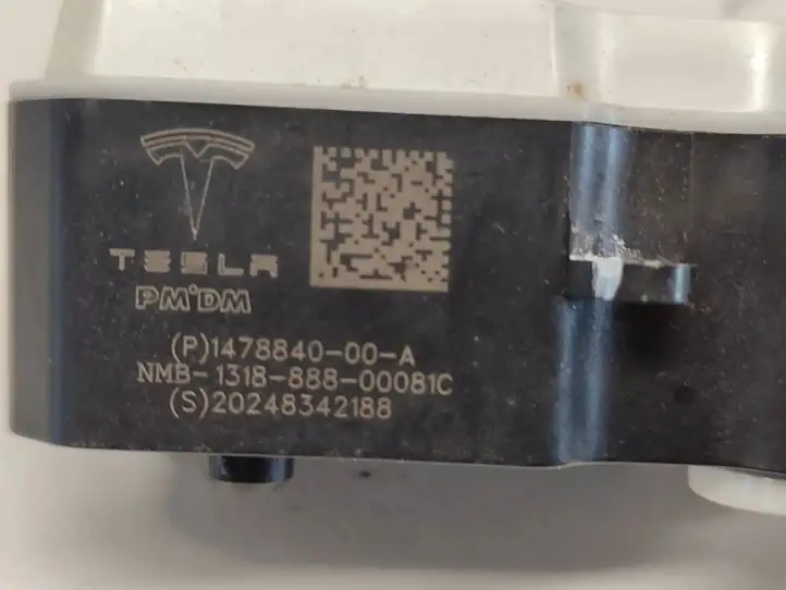 Tesla Model Y (2019 - 2024) 147884000A Зарядный разъем электромобиля — фото 4