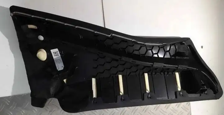Tesla Model 3 (2017 - 2023) CM520175LB08 Прочие детали салона — фото 1