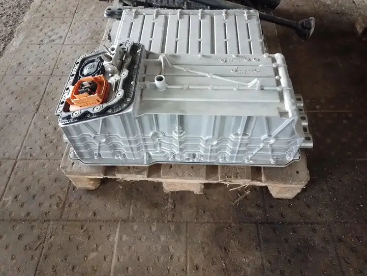 BMW 3 F30 F35 F31 (2012 - 2018) 8618861 Аккумулятор гибридного / электрического автомобиля — фото 1