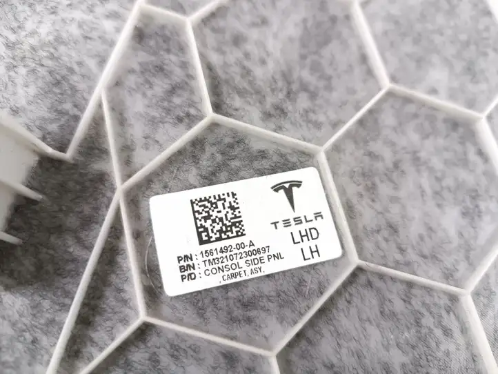 Tesla Model 3 (2017 - 2023) 1561492 Прочие детали салона — фото 3