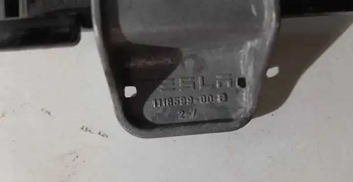 Tesla Model 3 (2017 - 2023) 111859900B Прочие детали салона — фото 2