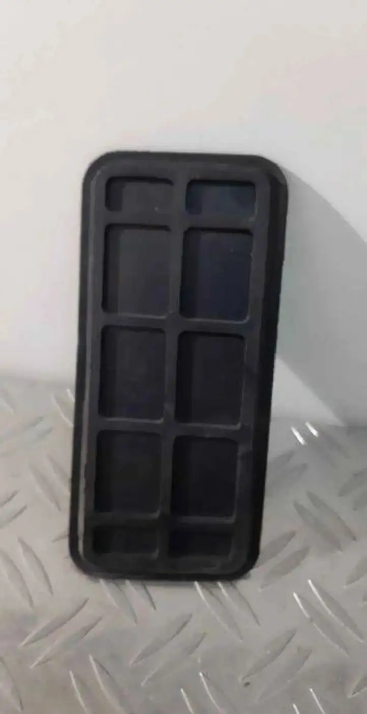 Tesla Model 3 (2017 - 2023) Прочие детали салона — фото 2