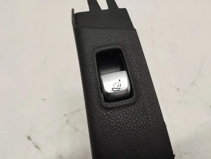 Mercedes-Benz E W213 (2016 - )  A2056906725 Другая деталь салона