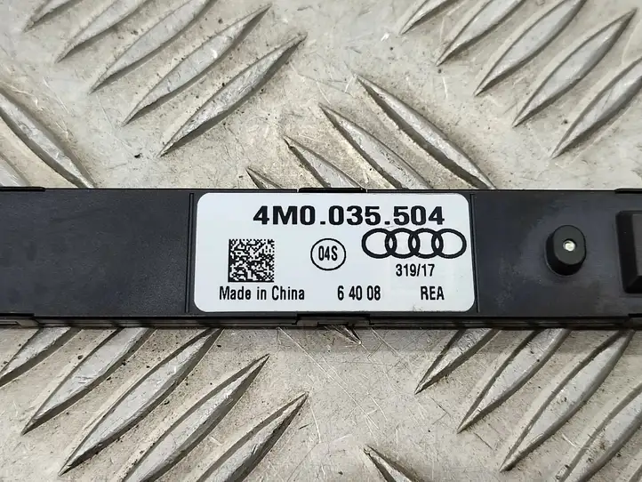 Audi A4 S4 B9 (2015 - 2019) 4M0035504 Усилитель антенны — фото 2
