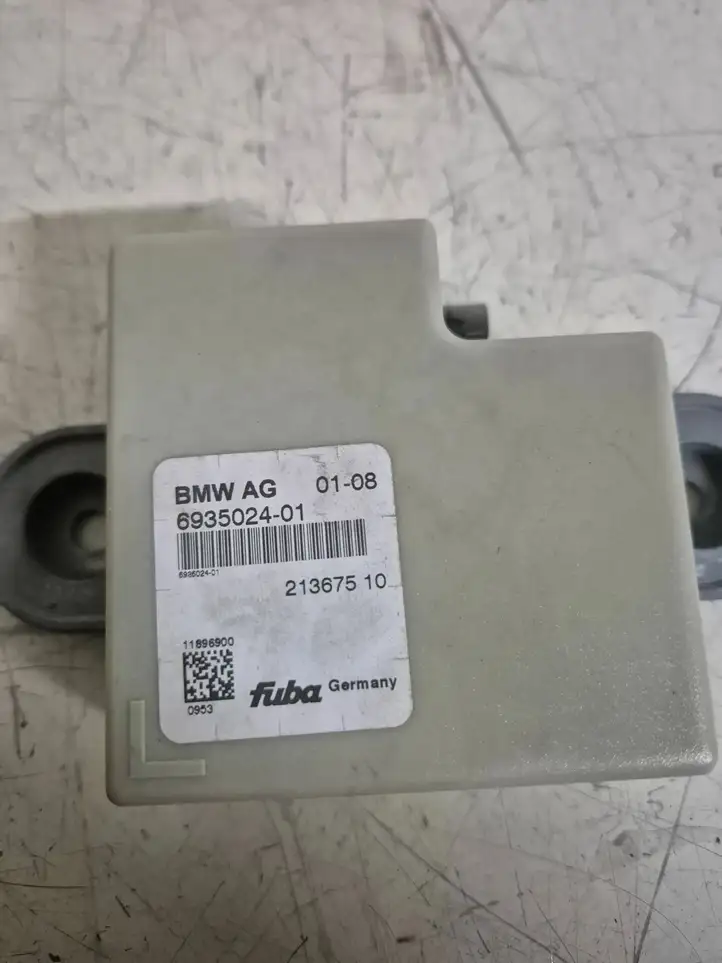 BMW 7 E65 E66 (2001 - 2008)  21367510 Усилитель антенны