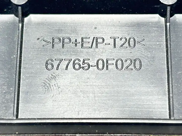Toyota Verso (2012 - 2015) 677650F020 Прочие детали салона — фото 3