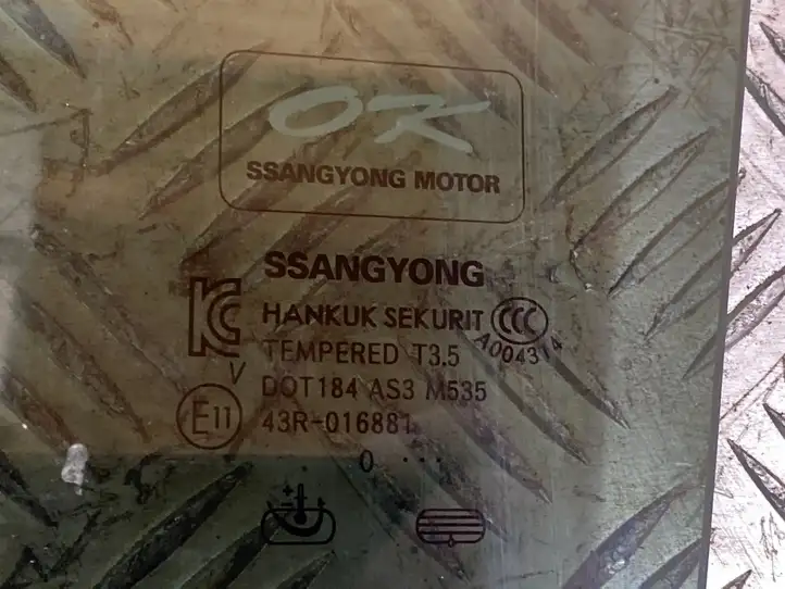 SsangYong Rexton (2017 - ) Стекло задней двери — фото 2