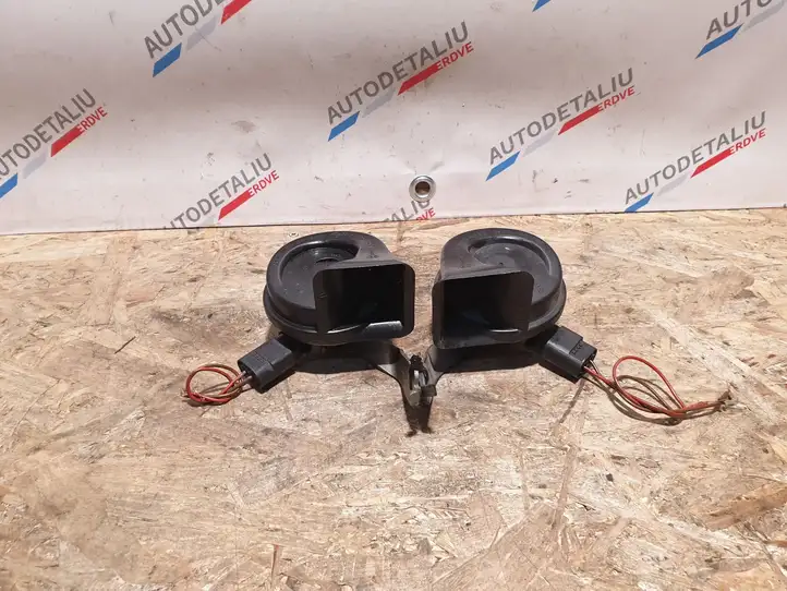 BMW 5 F10 F11 (2009 - 2016)  024148 Звуковой сигнал