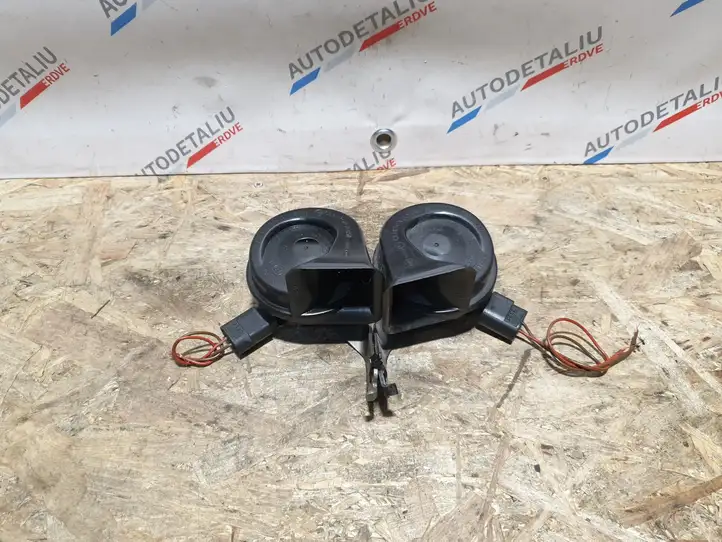 BMW 5 F10 F11 (2009 - 2016)  024148 Звуковой сигнал