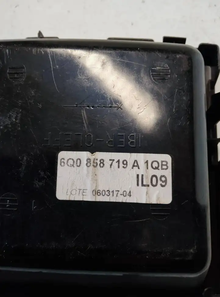 Volkswagen Polo (2005 - 2009) 6Q0858719A Прочие детали салона — фото 3