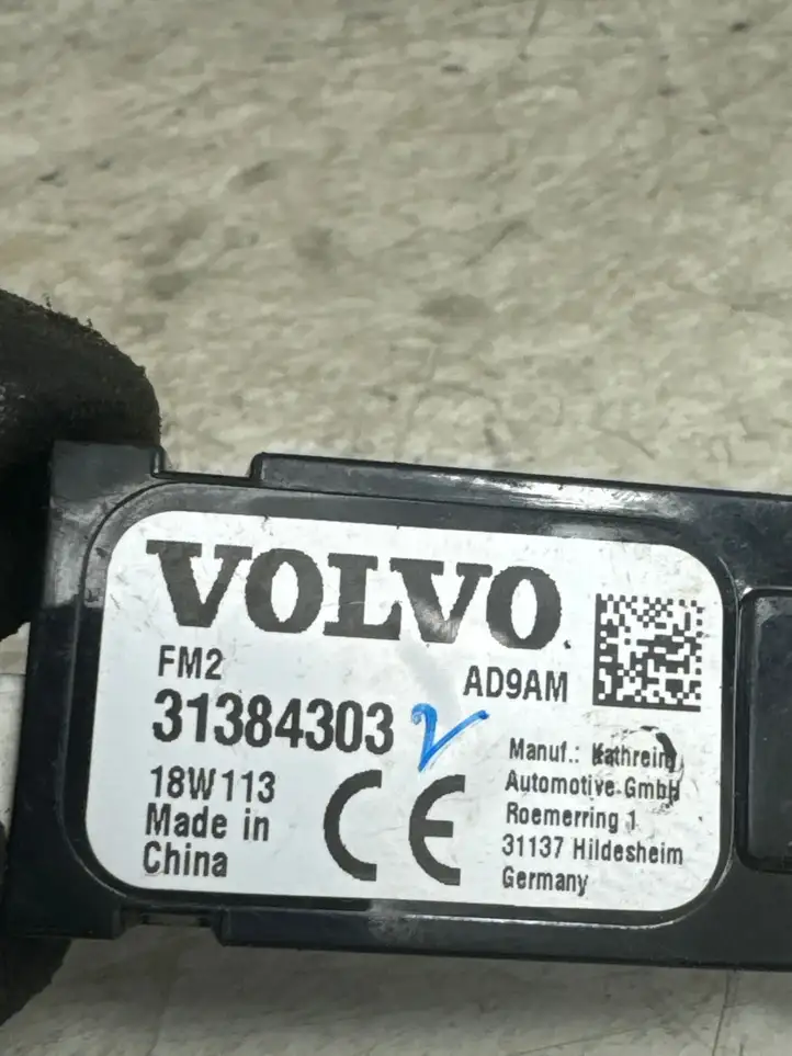 Volvo XC90 (2014 - 2019) 31384303 Усилитель антенны — фото 4